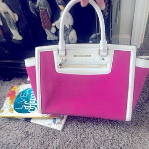 Pink n white MK bag nice very cute for the up coming seasons